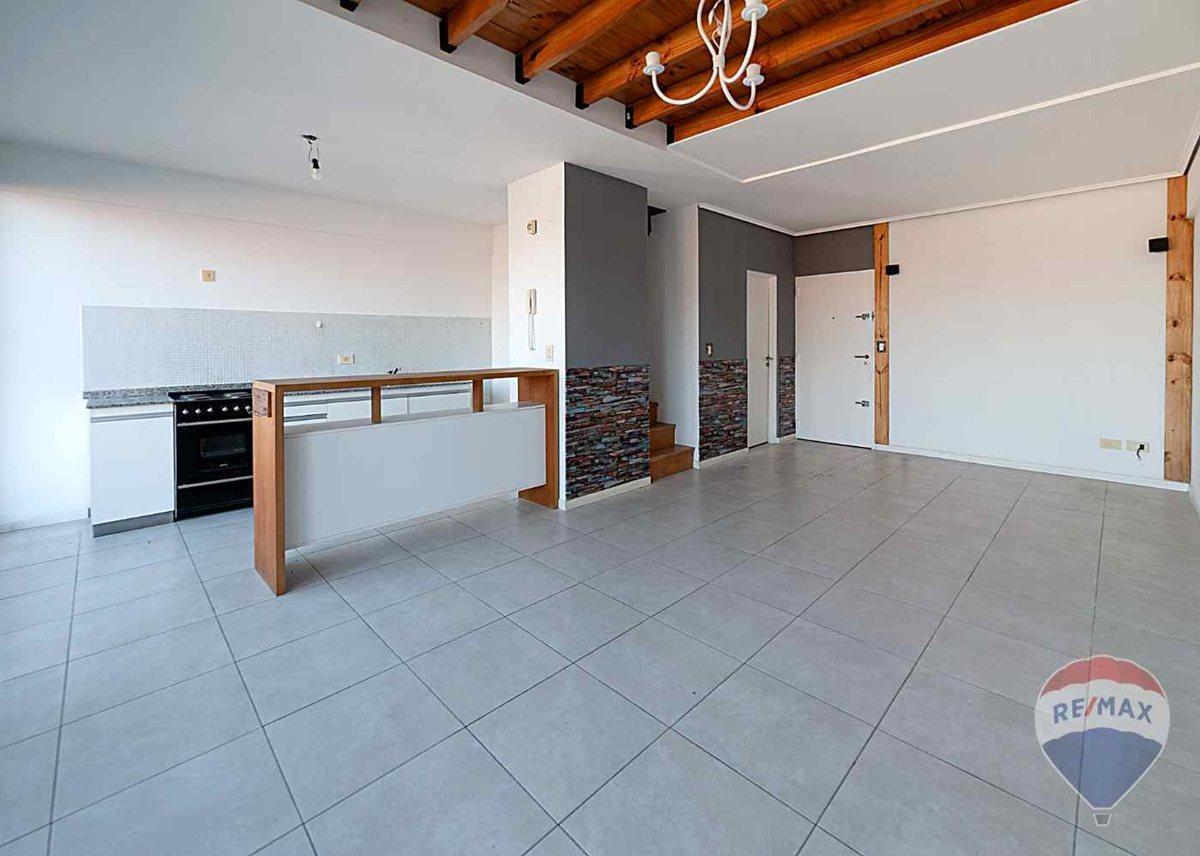 Foto de VENTA - 3 AMB. EN 2 PLANTAS + COCHERA - PILAR, imagen 4