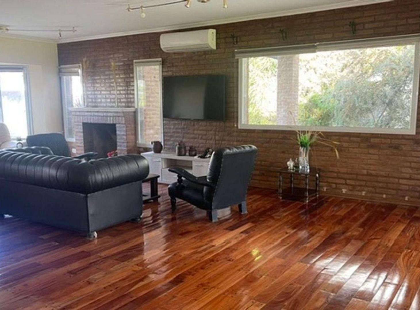 Foto de CASA EN VENTA BARRIO SETIEMBRE 6 AMBIETES, imagen 1