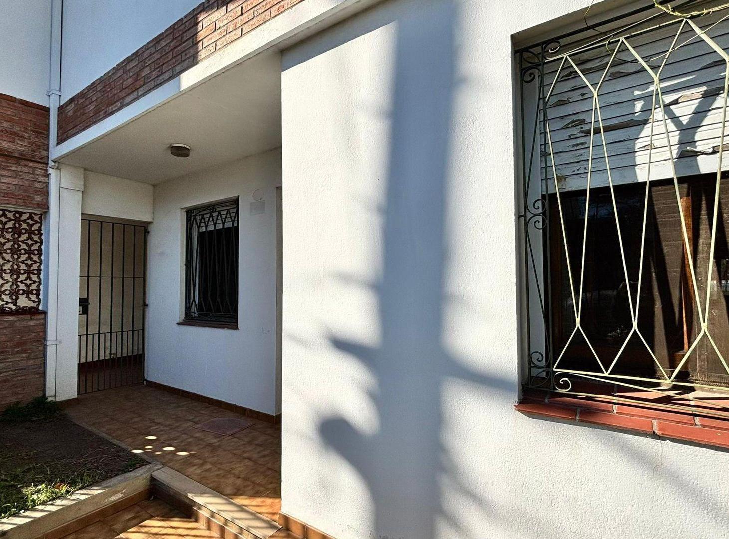 Foto de VENTA PH TIPO CASA 4 AMB OLIVOS JARDIN QUINCHO, imagen 2