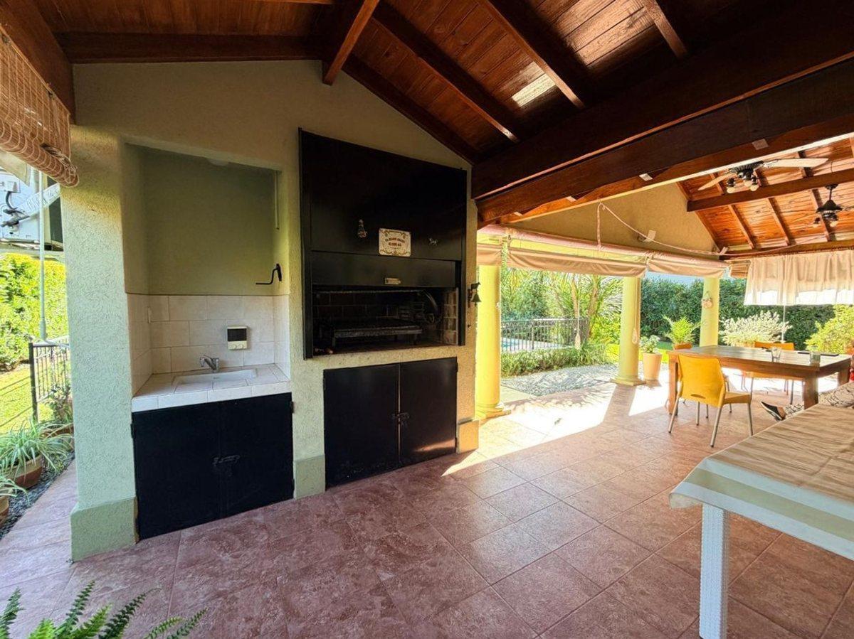 Foto de VENTA CASA GOLFERS GRAN JARDIN Y PILETA 4 AMB, imagen 4