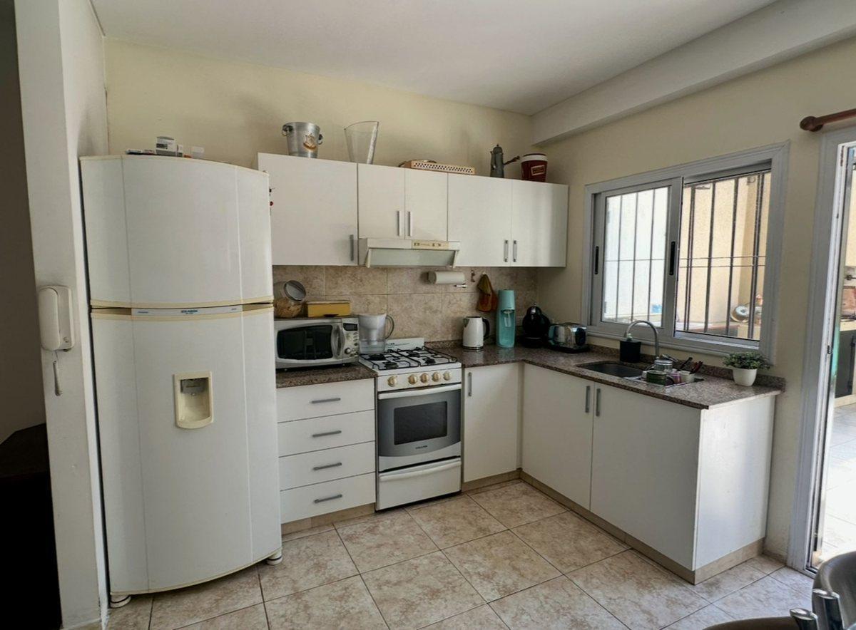 Foto de VENTA TRIPLEX 4 AMBIENTES APTO CREDITO- OLIVOS, imagen 2