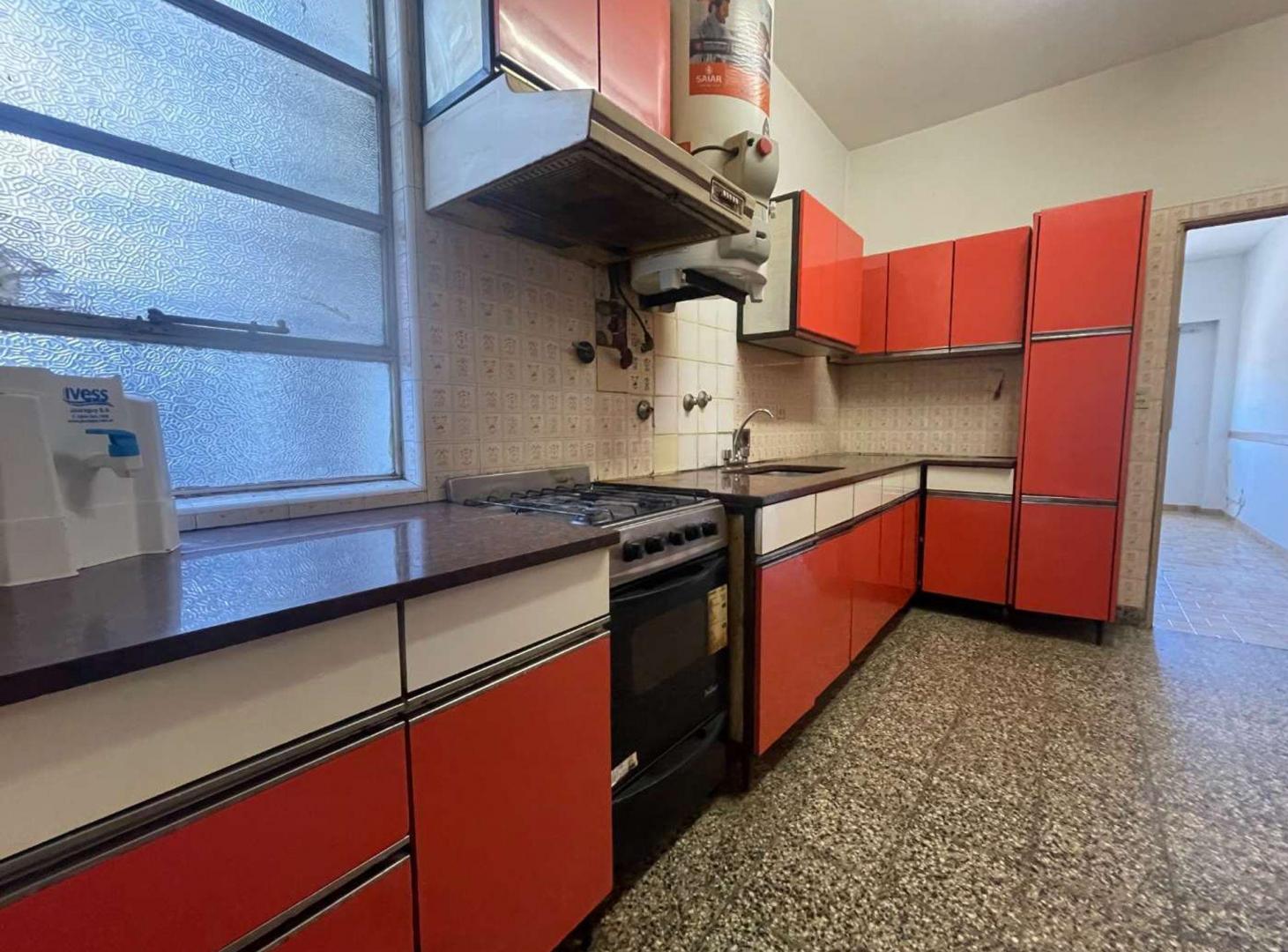 Foto de VENTA DEPARTAMENTO 3 AMBIENTES CON COCHERA. MORON, imagen 4