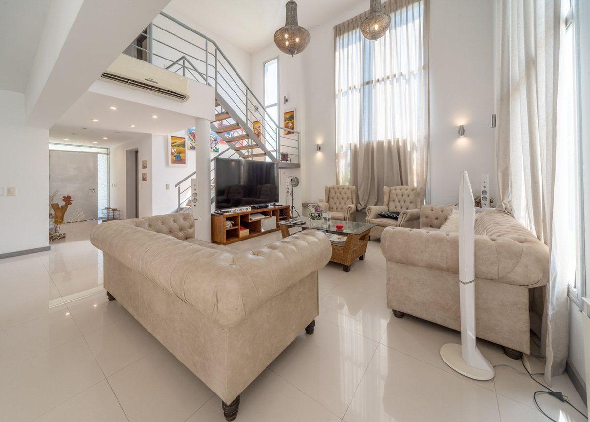 Foto de VENTA - 6 DORMITORIOS - 8 AMB. -HARAS DEL SOL, imagen 3