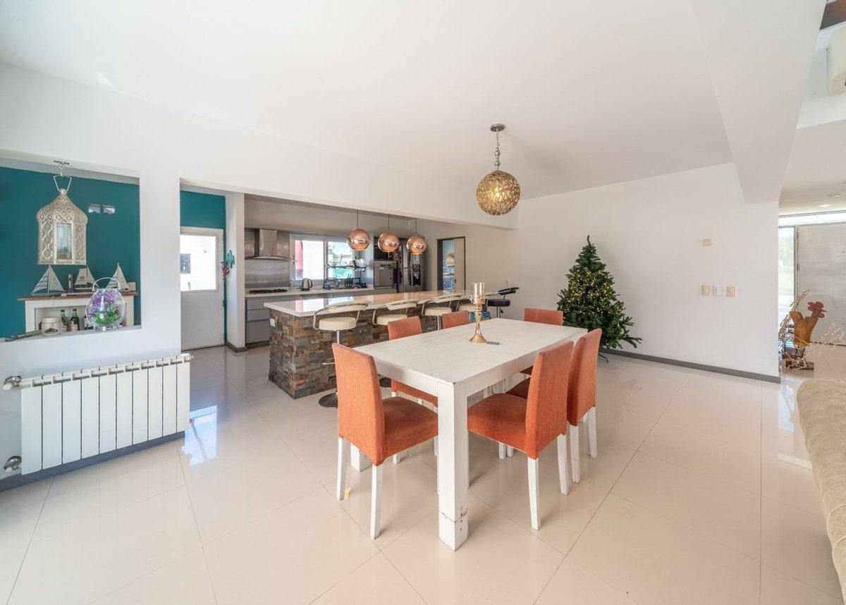 Foto de VENTA - 6 DORMITORIOS - 8 AMB. -HARAS DEL SOL, imagen 5