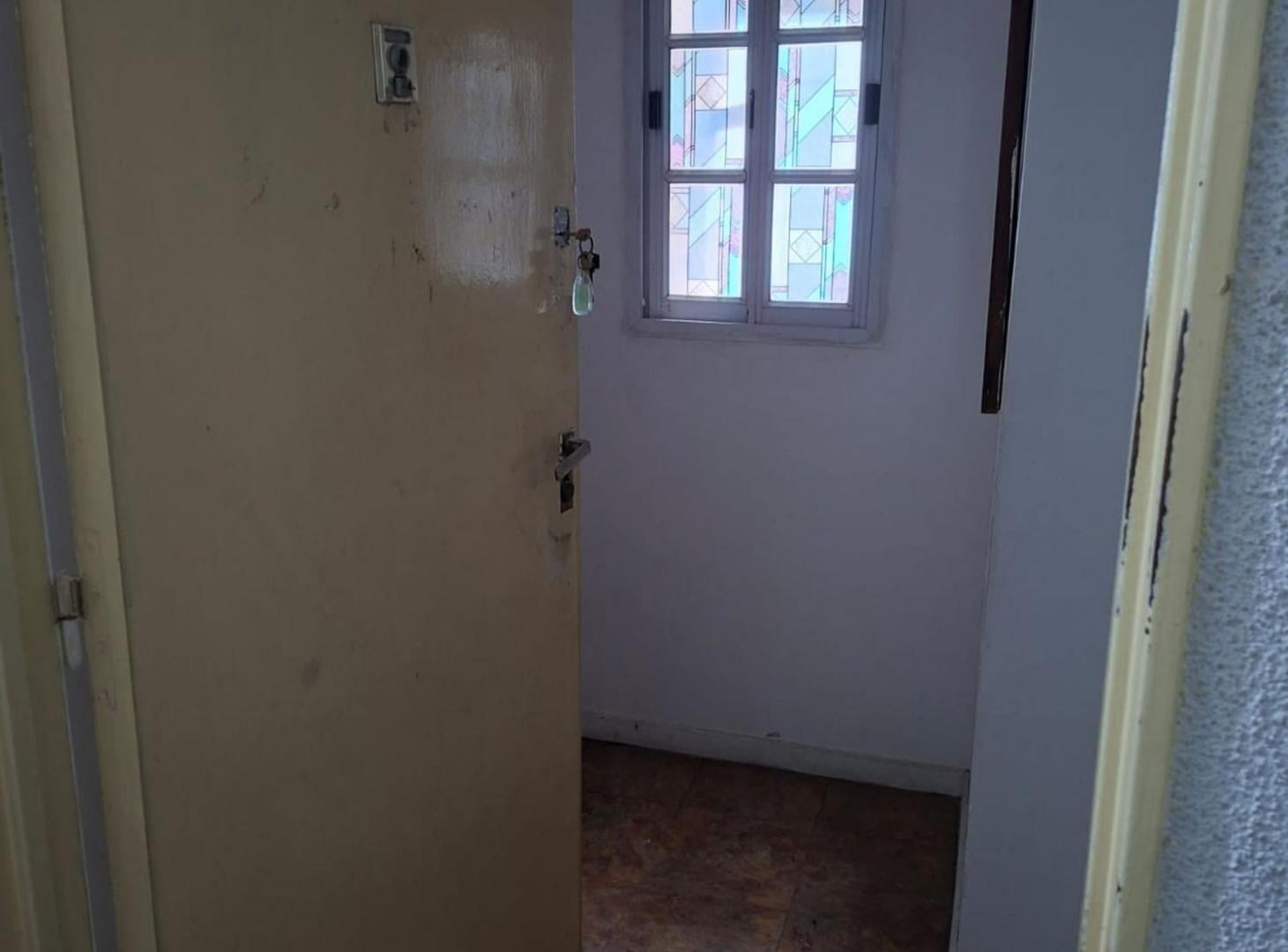 Foto de VTA DPTO. DUPLEX 2 AMB frente a plaza-RAMOS MEJIA, imagen 5
