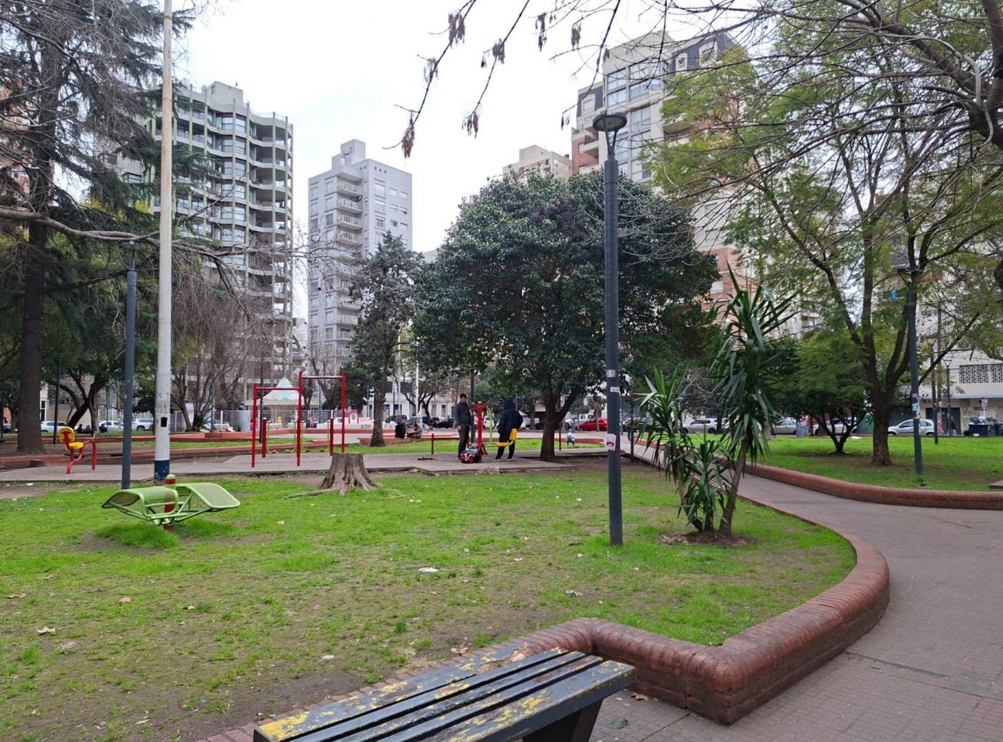 Foto de VTA DPTO. DUPLEX 2 AMB frente a plaza-RAMOS MEJIA, imagen 1