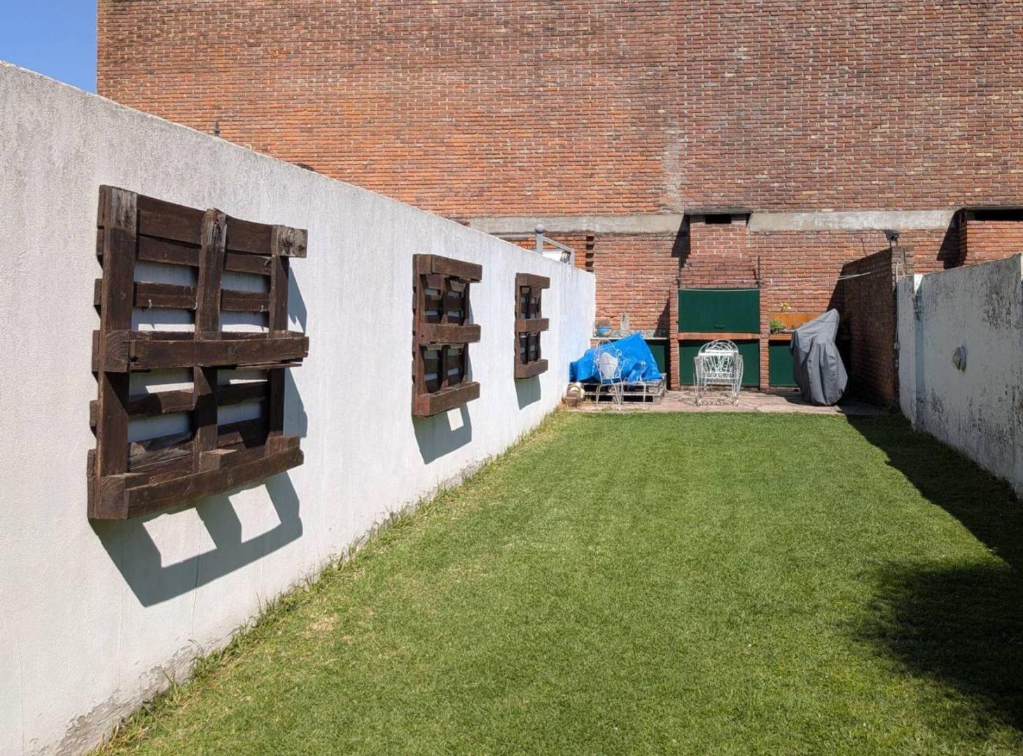 Foto de Casa 4 ambientes en venta Olivos cochera jardin, imagen 3