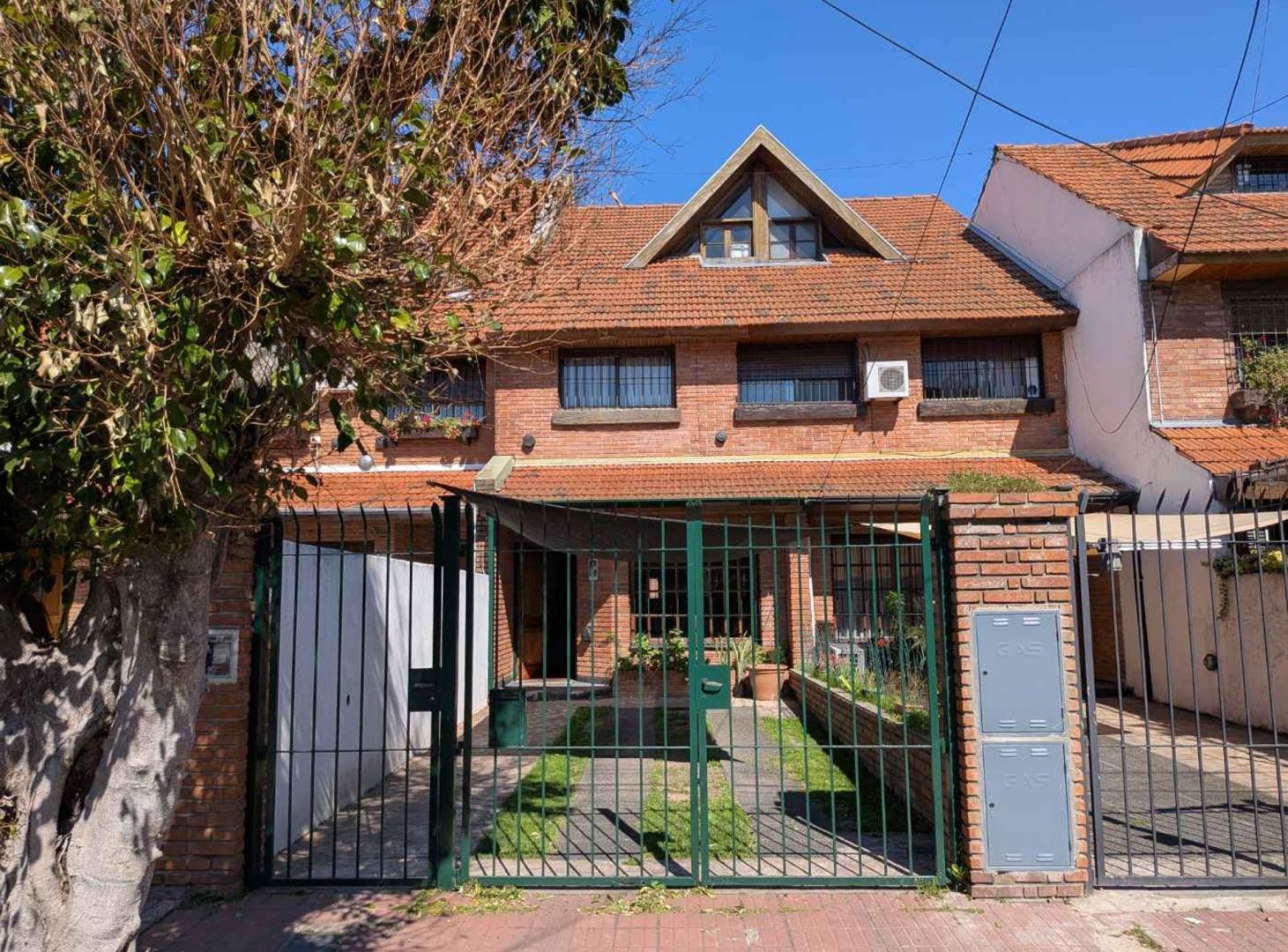 Foto de Casa 4 ambientes en venta Olivos cochera jardin, imagen 1