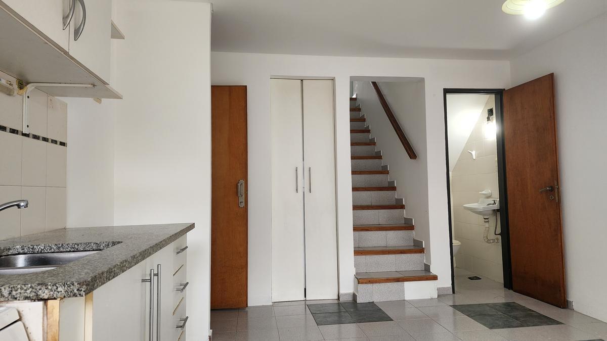 Foto de Departamento de Un Dormitorio tipo Duplex con Toliette y Balcón al, imagen 2