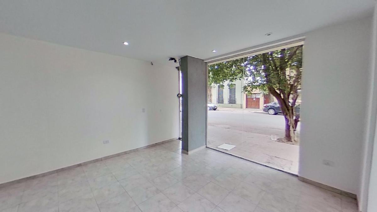Foto de Local Comercial - Vidriera de Blindex - Zona Plaza Moreno, imagen 2