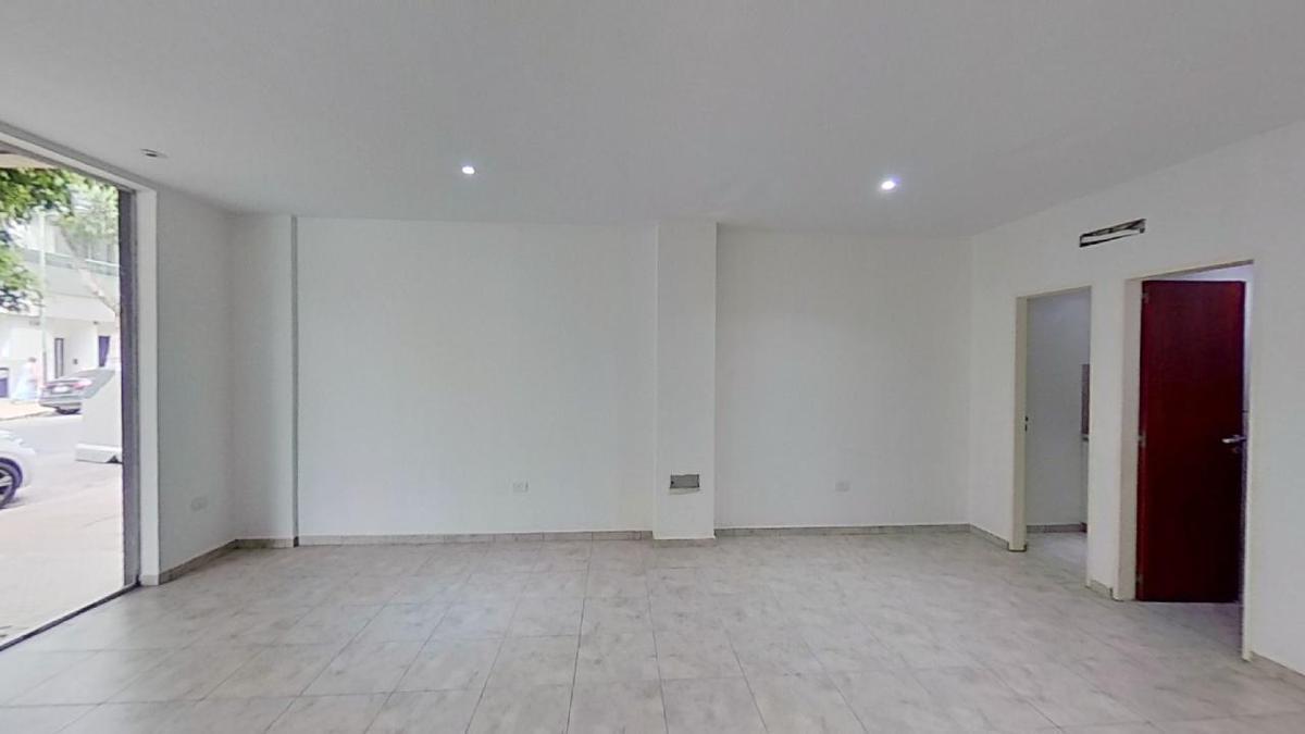 Foto de Local Comercial - Vidriera de Blindex - Zona Plaza Moreno, imagen 5