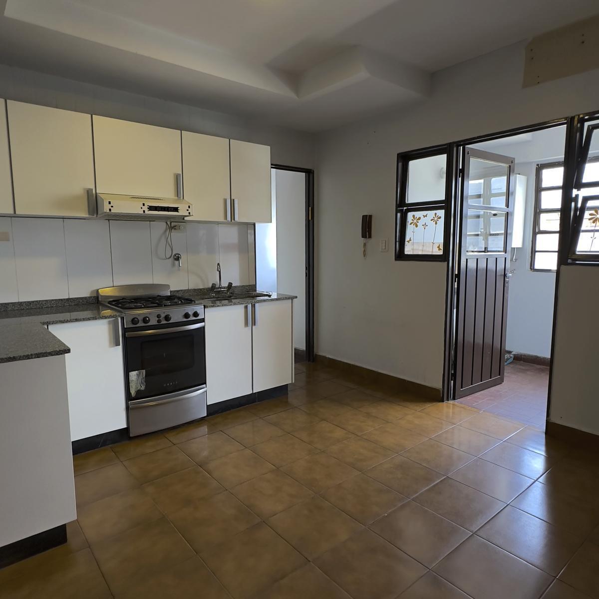 Dpto Amplio de 3 Dorm. S/calle Virgen de La Merced 200 3