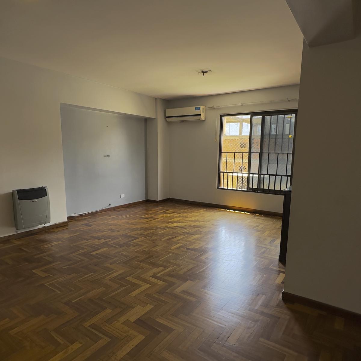 Dpto Amplio de 3 Dorm. S/calle Virgen de La Merced 200 2