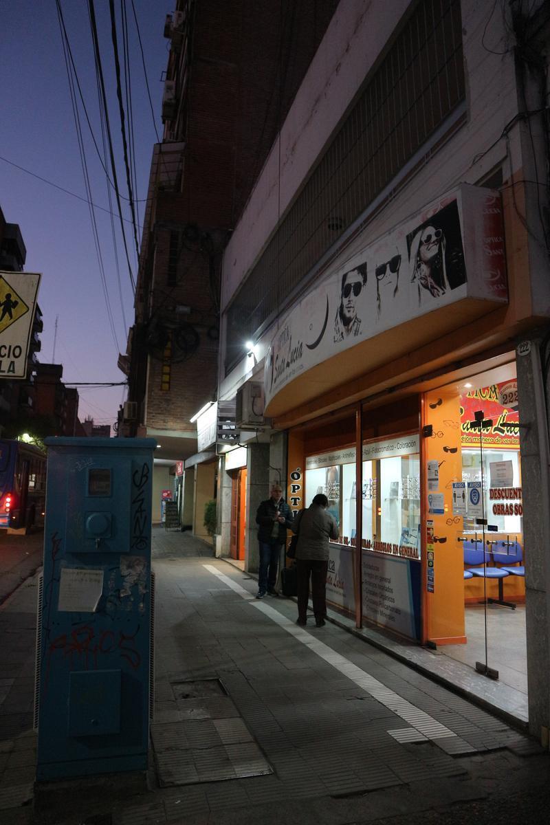 Casa con 2 Locales Comerciales en Centro Tucumano! 5