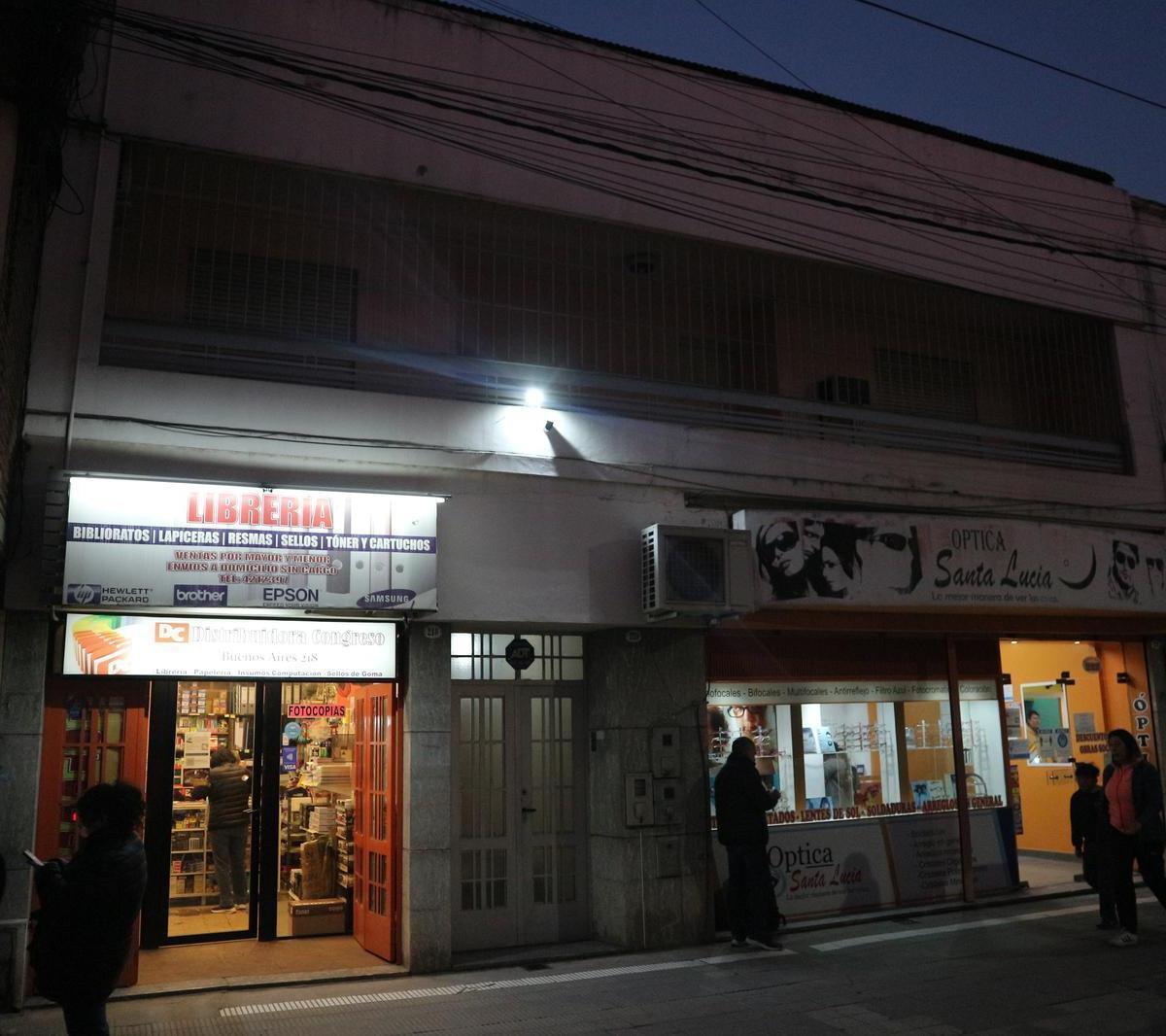 Casa con 2 Locales Comerciales en Centro Tucumano! 3