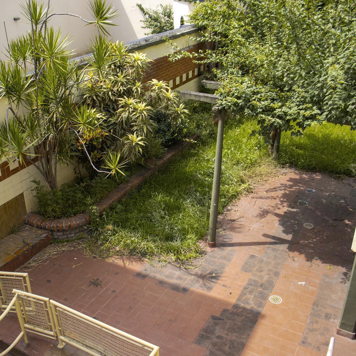 Casa con Perfil Comercial en Calle Crisostomo Alvarez Al 400 3