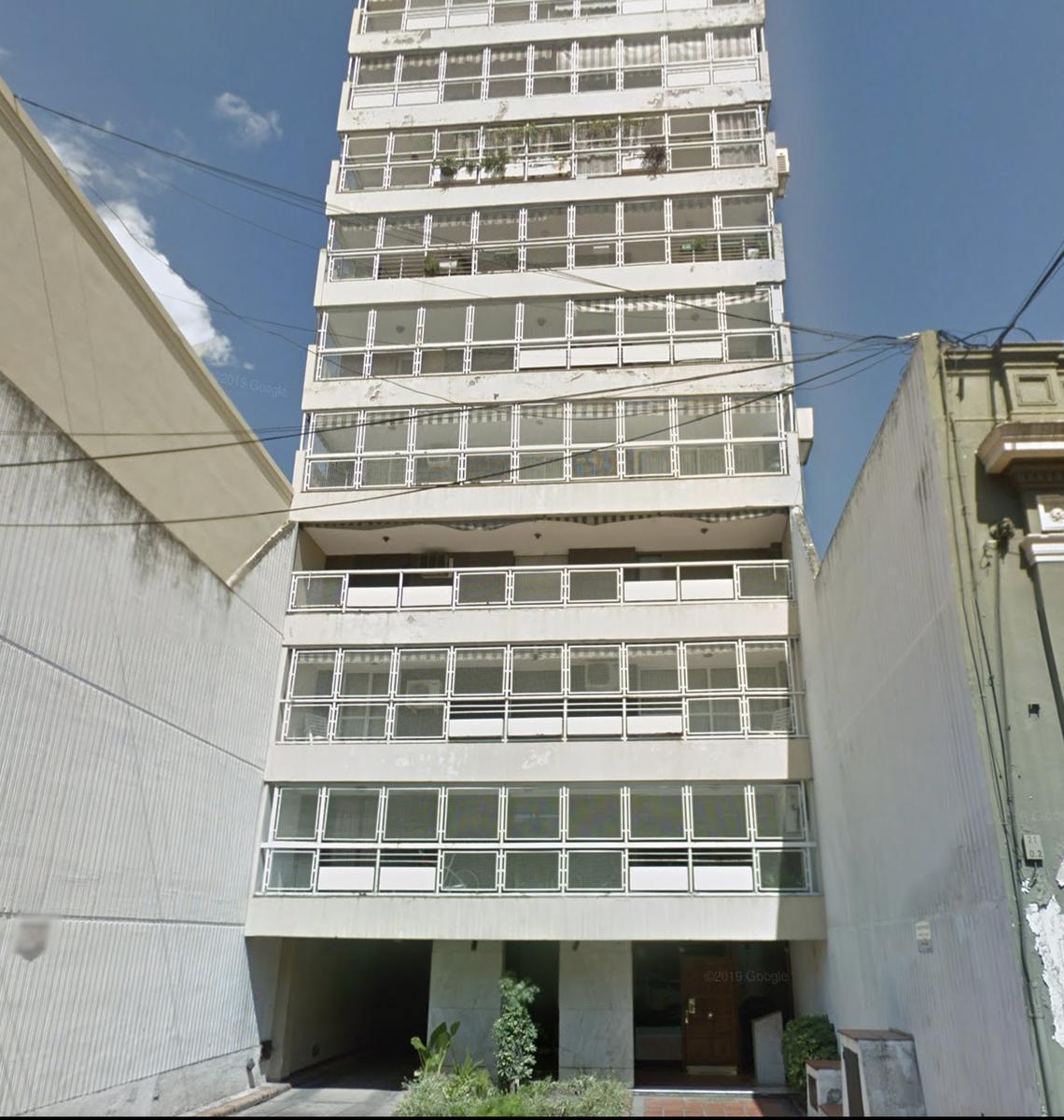Departamento Amplio en Calle Congreso Al 200, a m de Plaza Independencia y Playa Yrigoyen 5