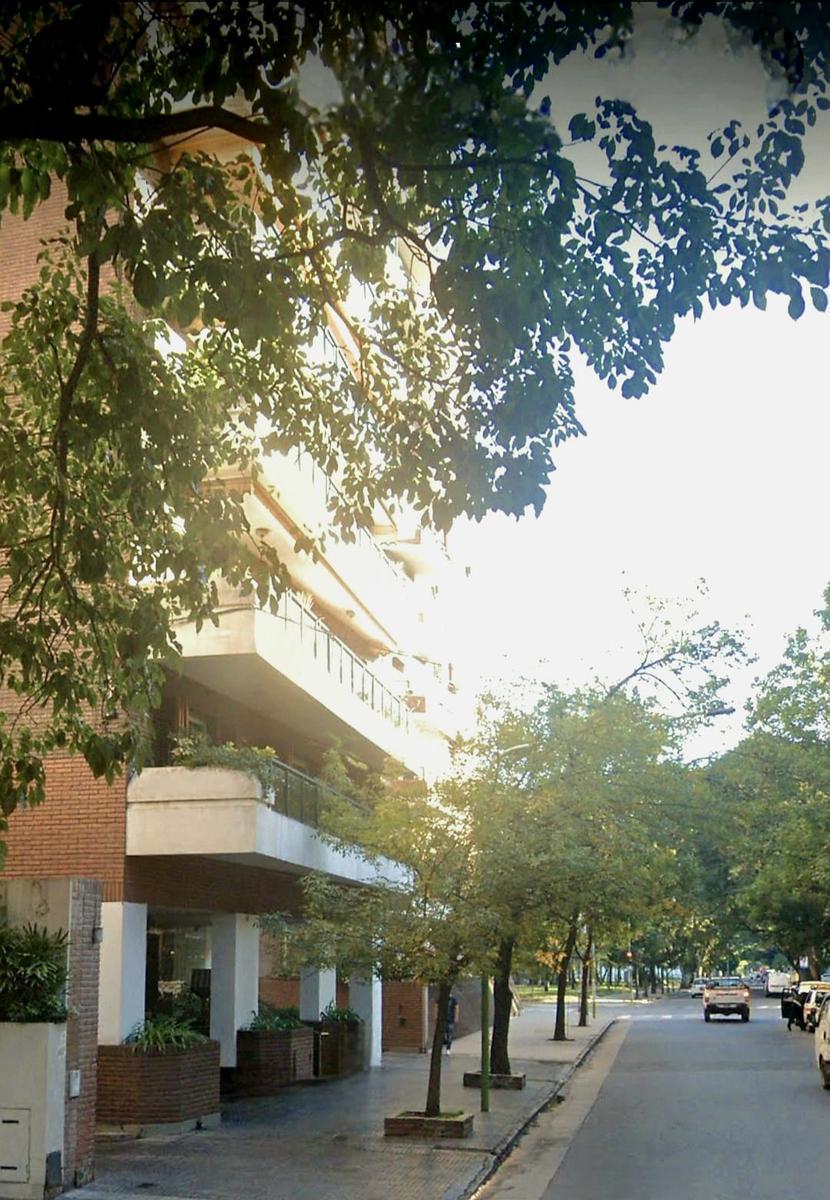 Semipiso en Plaza Urquiza - Muñecas 700 1