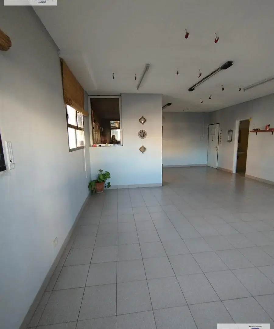 Oficina de 45 m2 en microcentro - Cordoba esq. Junin 4