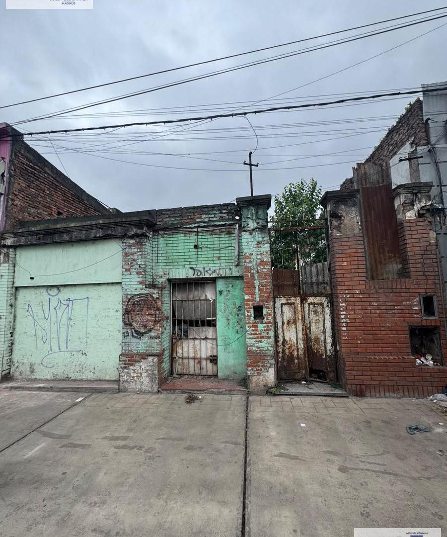 Foto de TERRENO EN PLAZOLETA MITRE, SOBRE AVENIDA SARMIENTO, FRENTE AL MERCADO, imagen 1