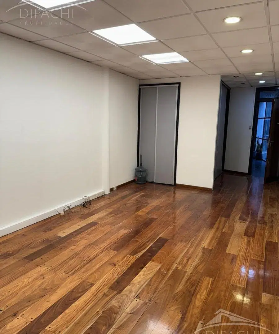 VENTA- OFICINA AL FRENTE SOBRE AV MITRE 3