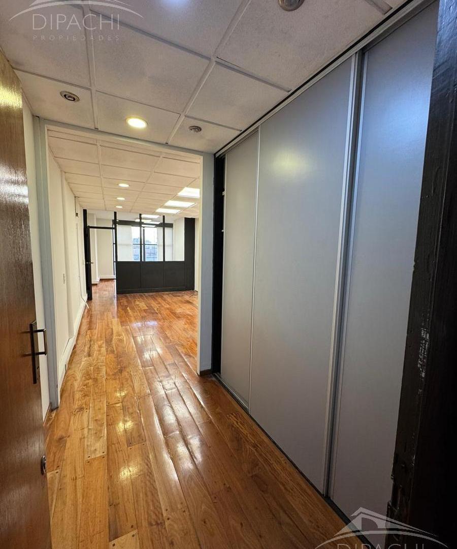 VENTA- OFICINA AL FRENTE SOBRE AV MITRE
