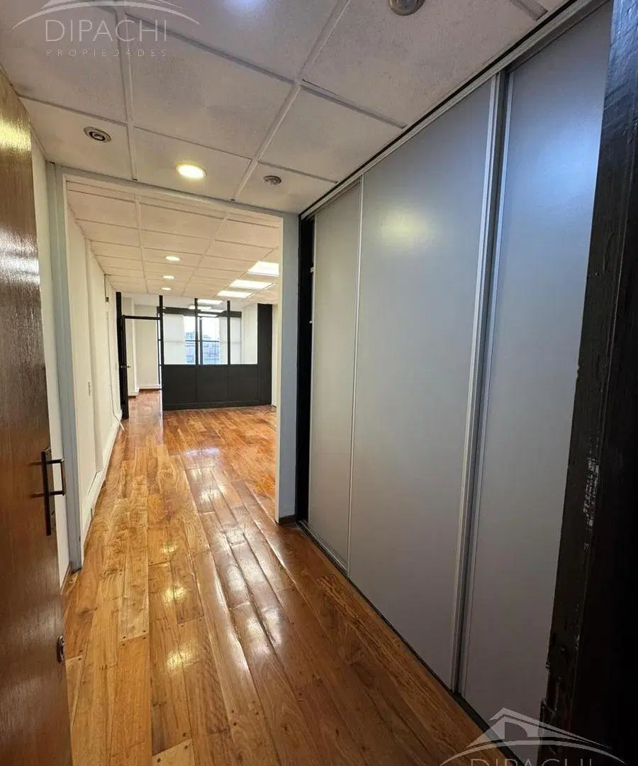 VENTA- OFICINA AL FRENTE SOBRE AV MITRE 1