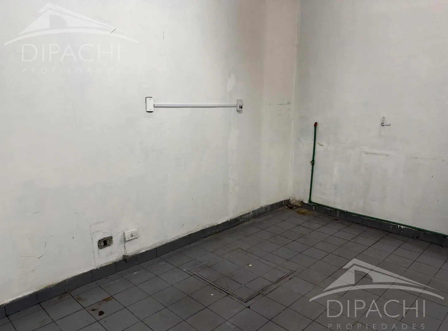 Local en Av. Mitre 1400 - esquina con Olavarría, alta visibilidad 5
