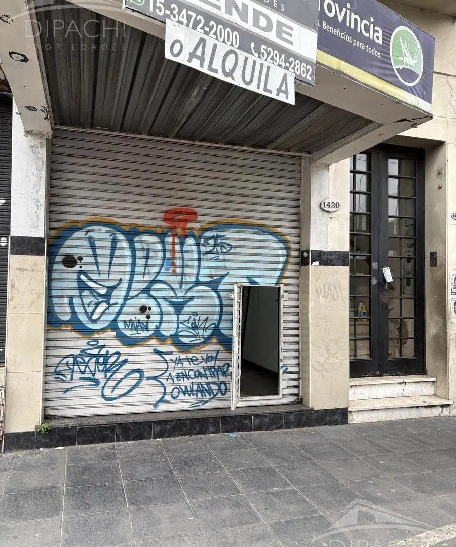 Local en Av. Mitre 1400 - esquina con Olavarría, alta visibilidad 1