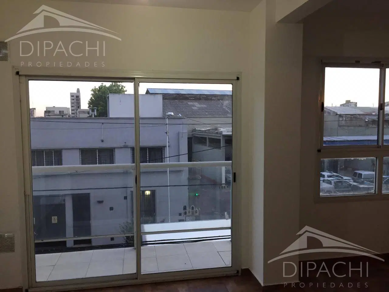Alquiler Monoambiente amplio 2° piso c/balcón terraza - España al 200 -Avellaneda 2