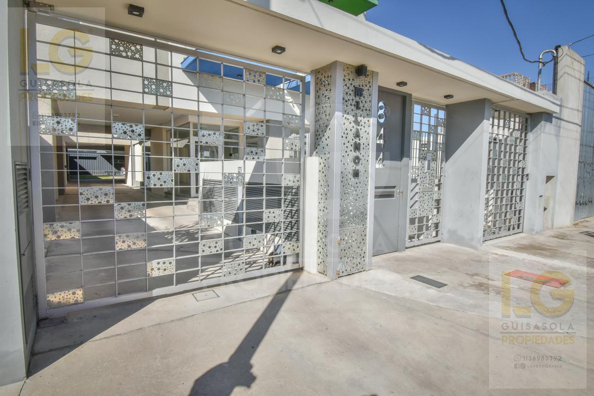 Departamento en Venta de 5 Ambientes con Cochera en Berazategui Centro 2