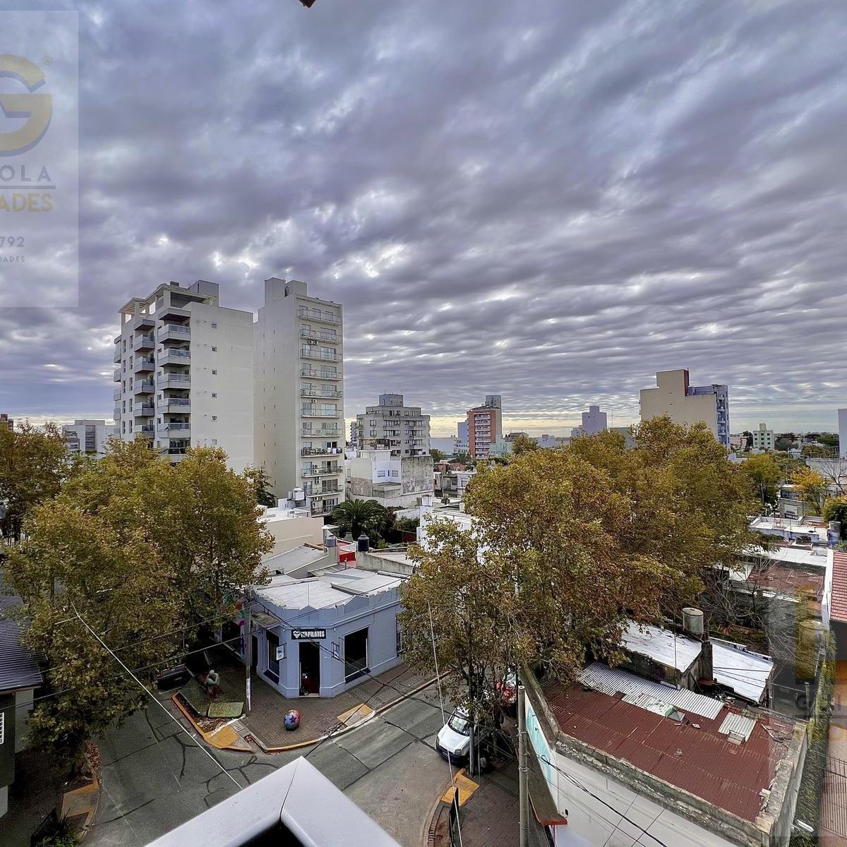 Departamento en Venta Dos Ambientes con Cochera en El Centro de Berazategui 4