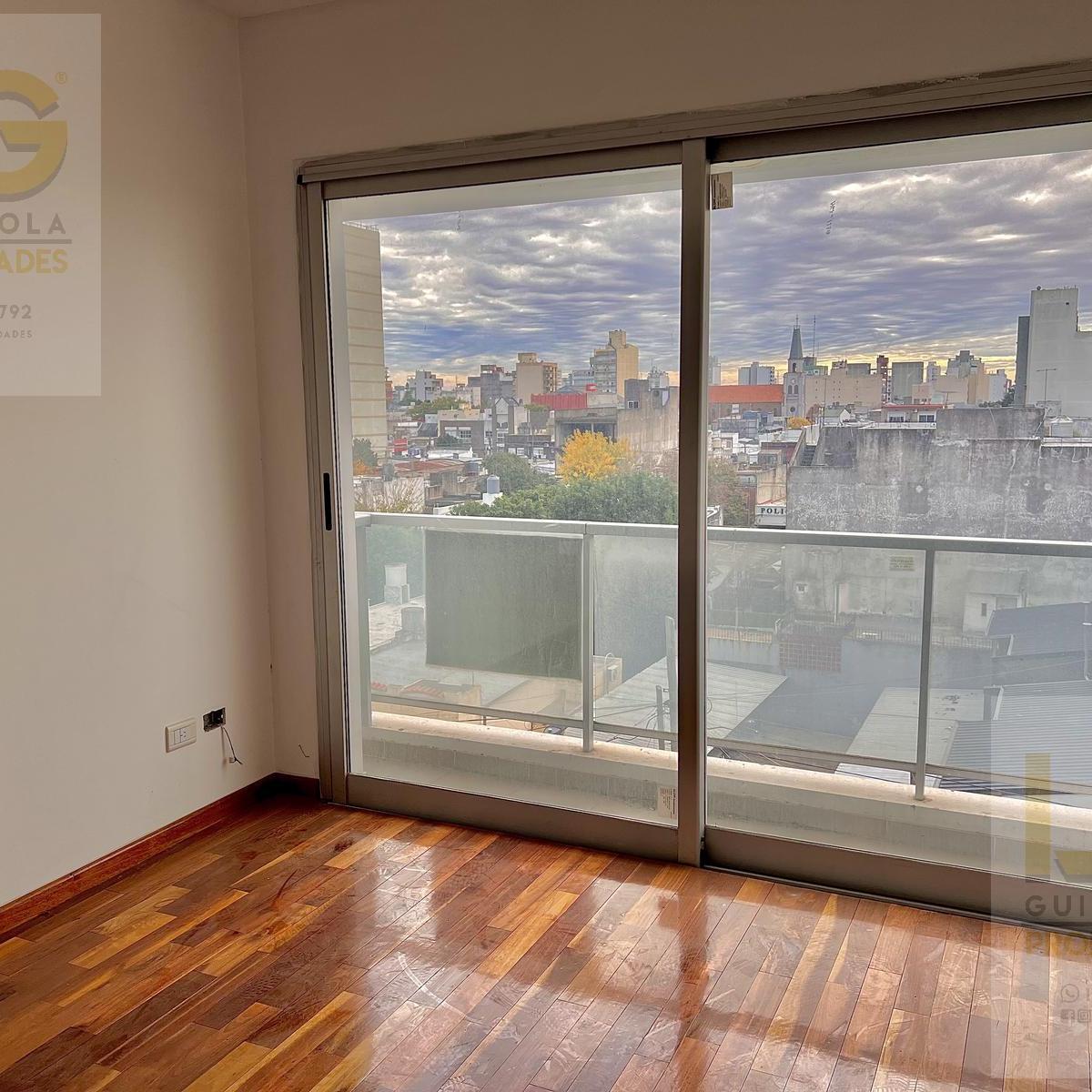 Departamento en Venta Dos Ambientes con Cochera en El Centro de Berazategui 3