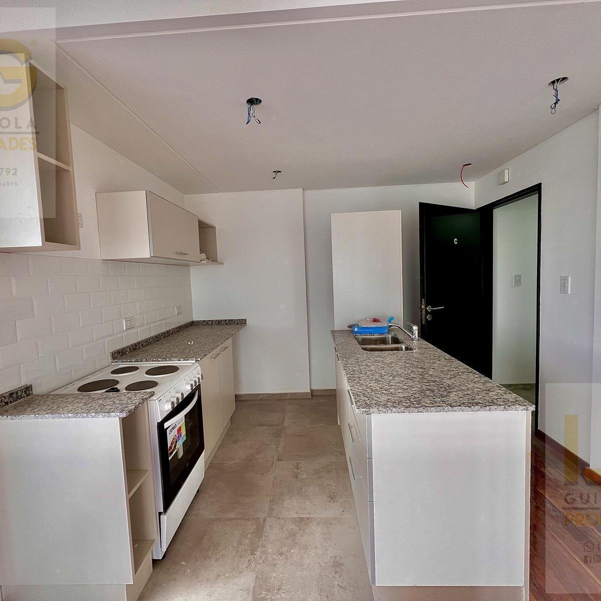 Departamento en Venta Dos Ambientes con Cochera en El Centro de Berazategui 1