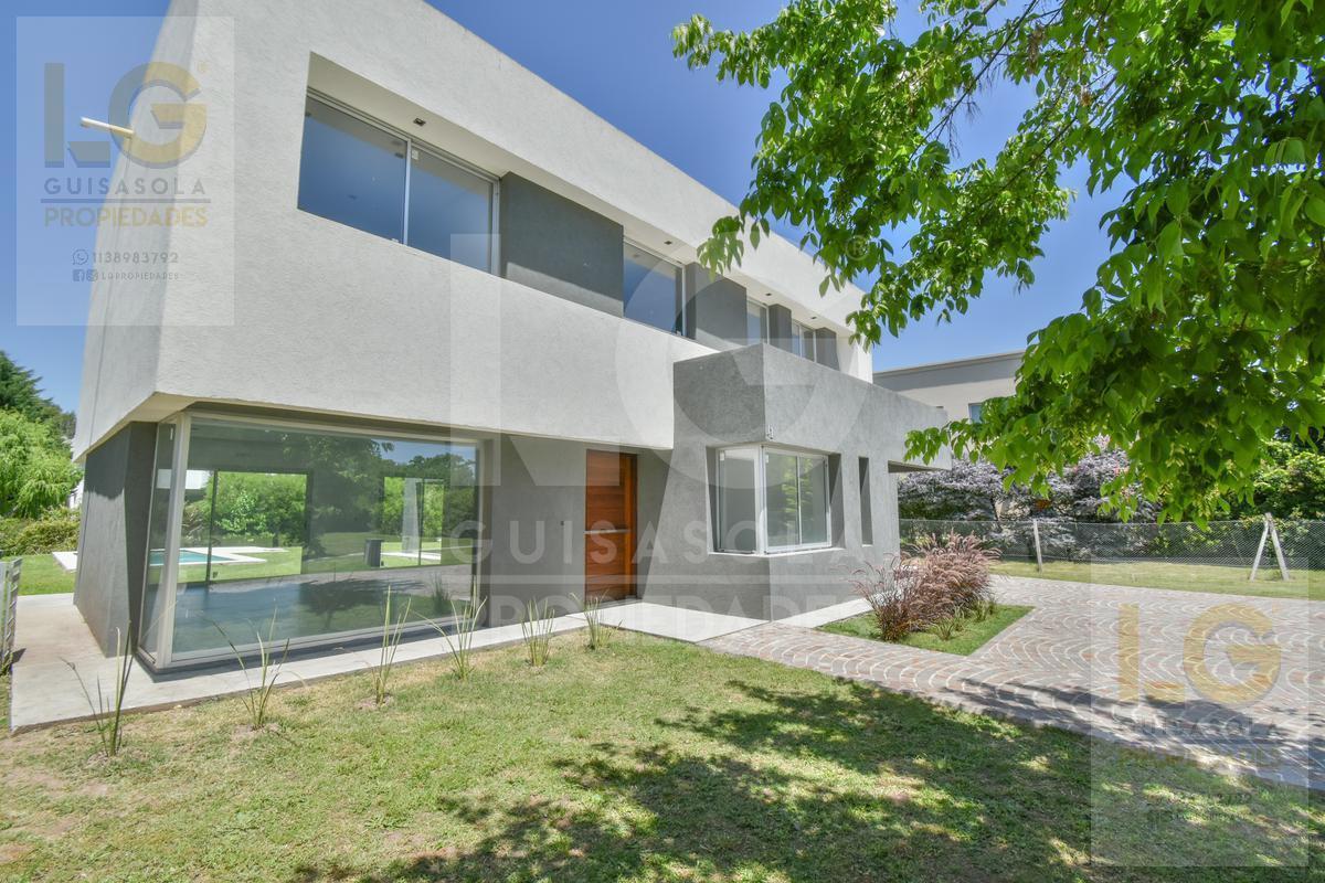 Casa en venta de 5 Ambientes en Fincas de Iraola II Barrio Cerrado con pileta.