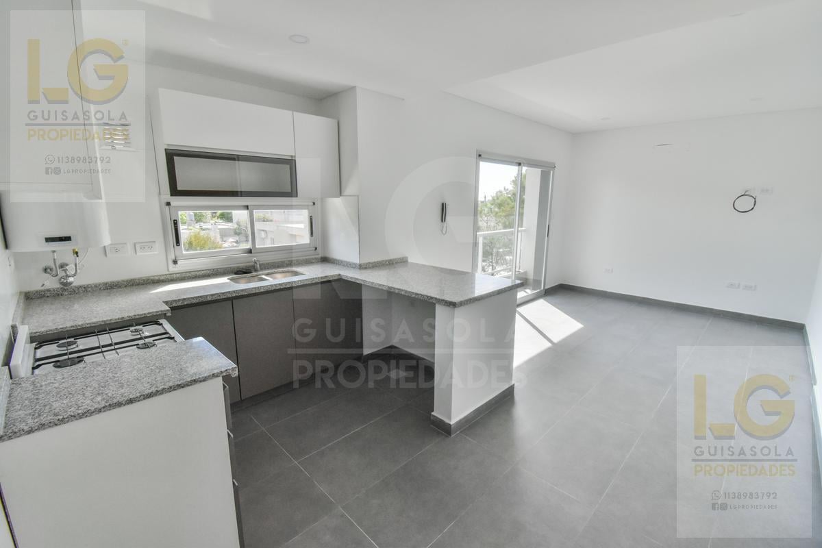 Foto de Departamento en venta de 2 ambientes en Berazategui Centro con cochera, imagen 2