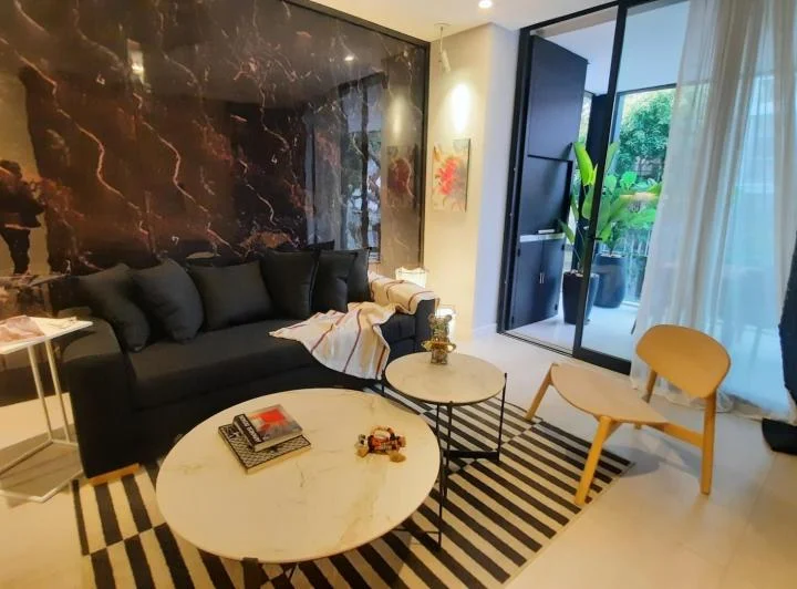 A estrenar /3 amb /balcón /2 suites /toilette 90 m2 / coch/ baul /Categoría.  2