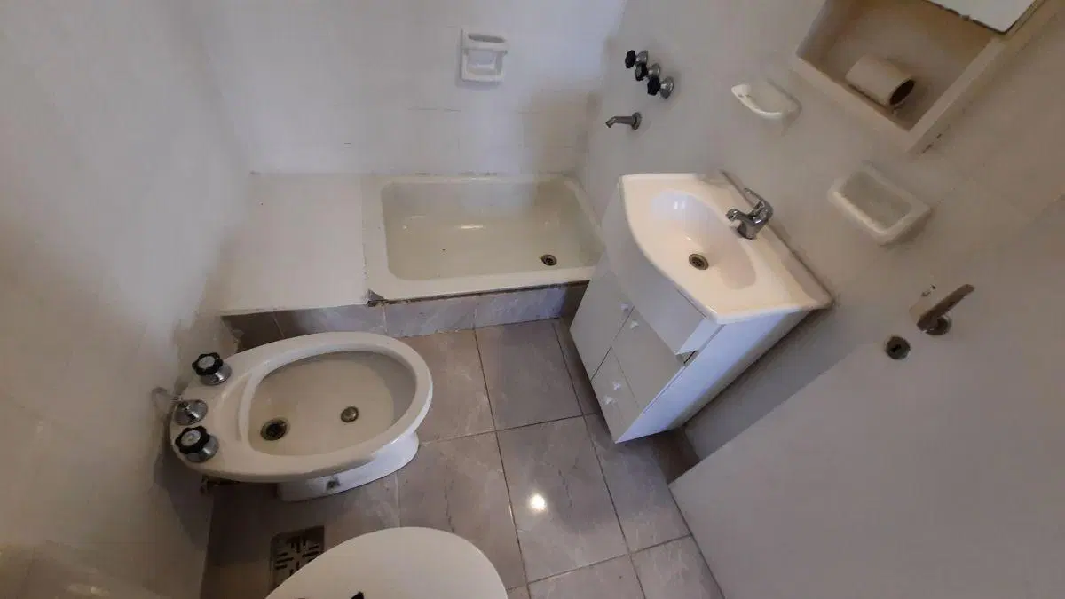 Monoambiente piso 5 al contraf, muy luminoso , Apto prof, balcón con vista abierta 1