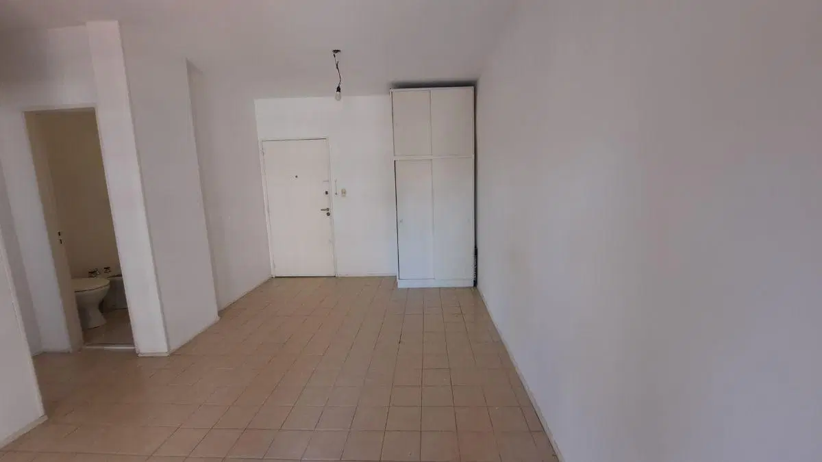 Monoambiente piso 5 al contraf, muy luminoso , Apto prof, balcón con vista abierta 4