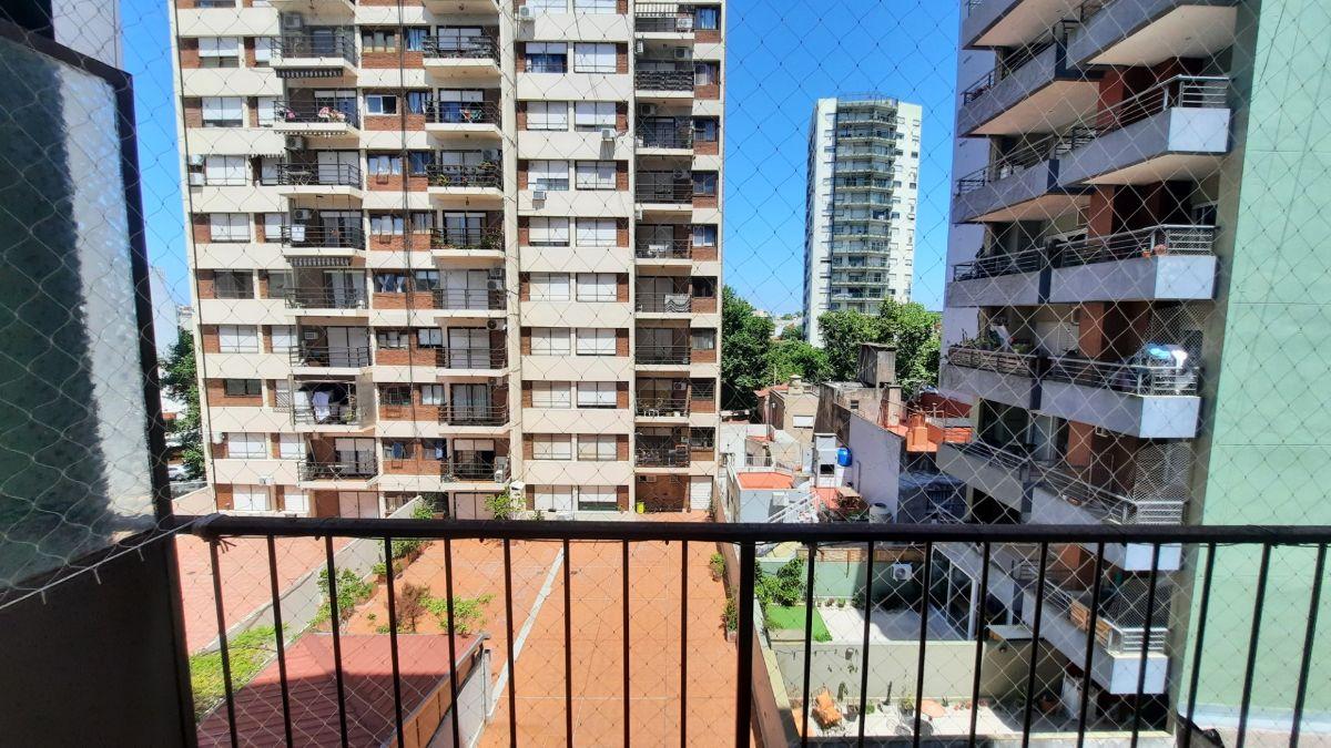 Monoambiente piso 5 al contraf, muy luminoso , Apto prof, balcón con vista abierta