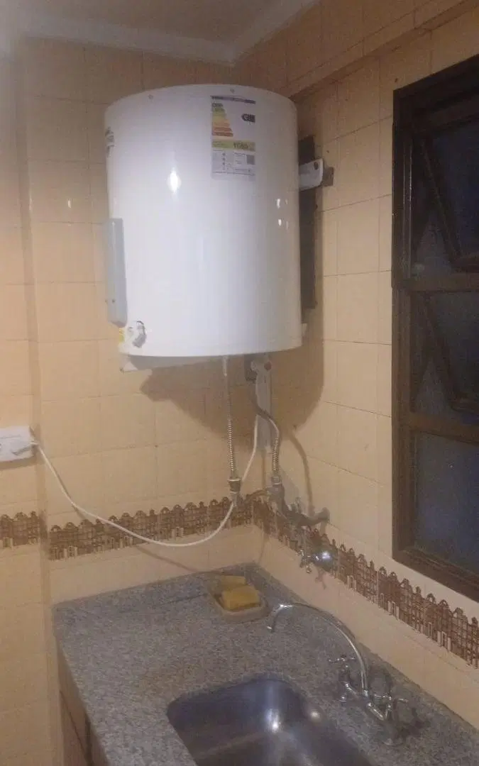 Alquiler monoambiente /1 baño completo /Cocina independiente . 3