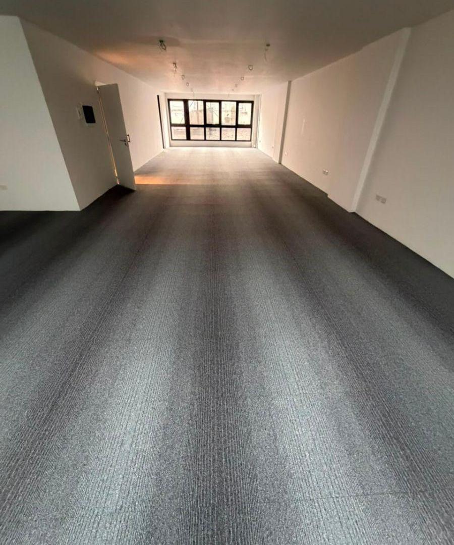 Foto de Oficina en venta a estrenar ,planta abierta /al frente ,alfombra tecnica, imagen 1