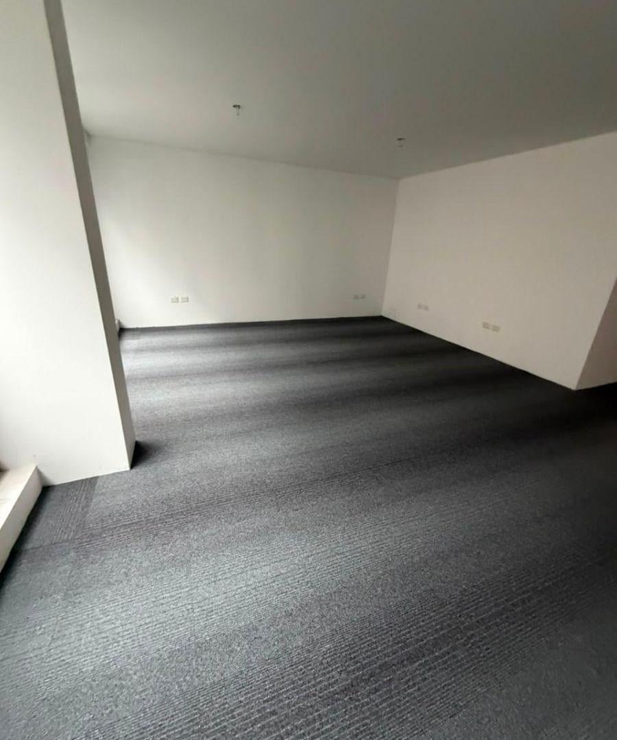 Foto de Oficina en venta a estrenar ,planta abierta /al frente ,alfombra tecnica, imagen 5