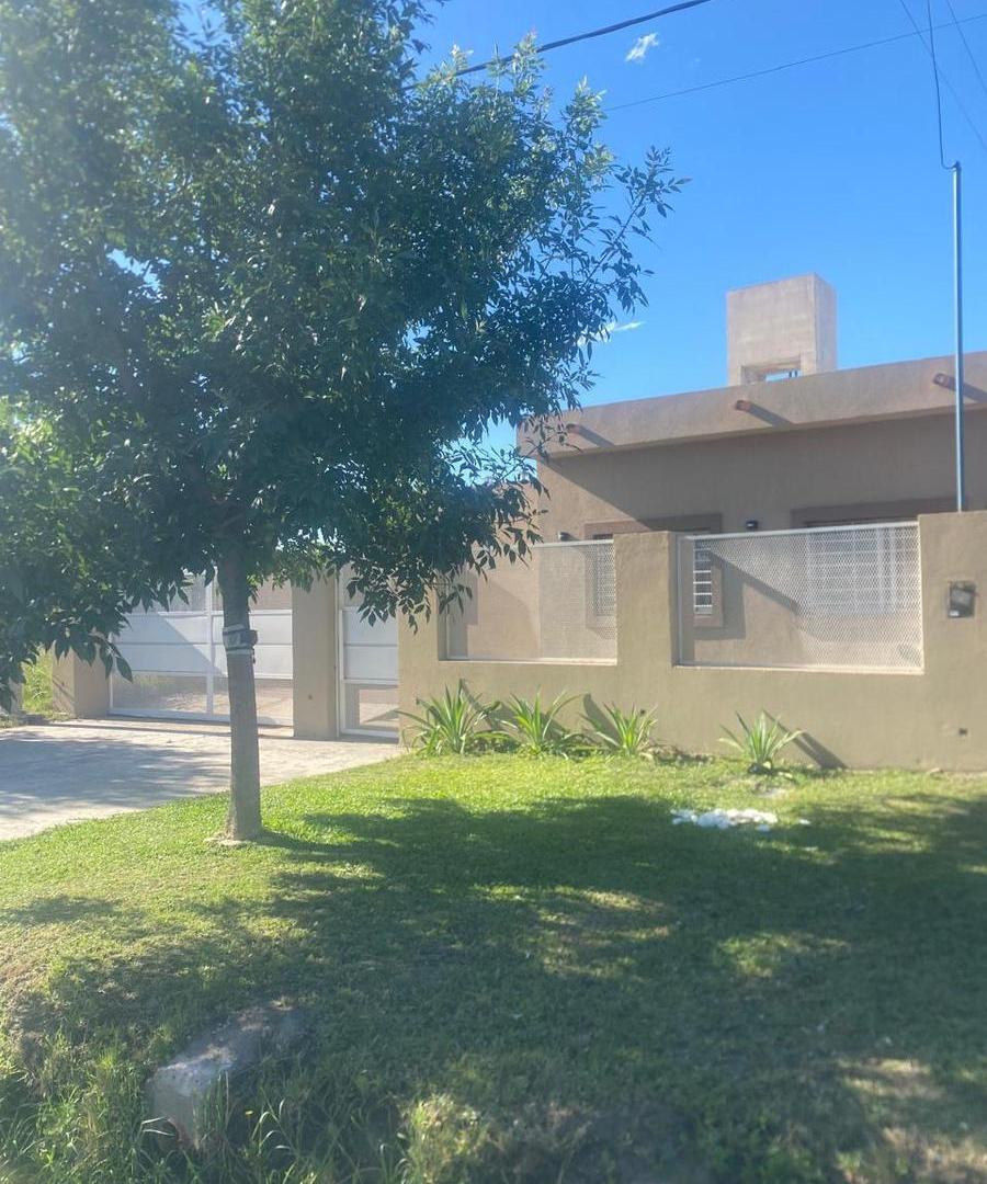 Casa 3 dorm con pileta en Venta campos del oeste acepta permuta