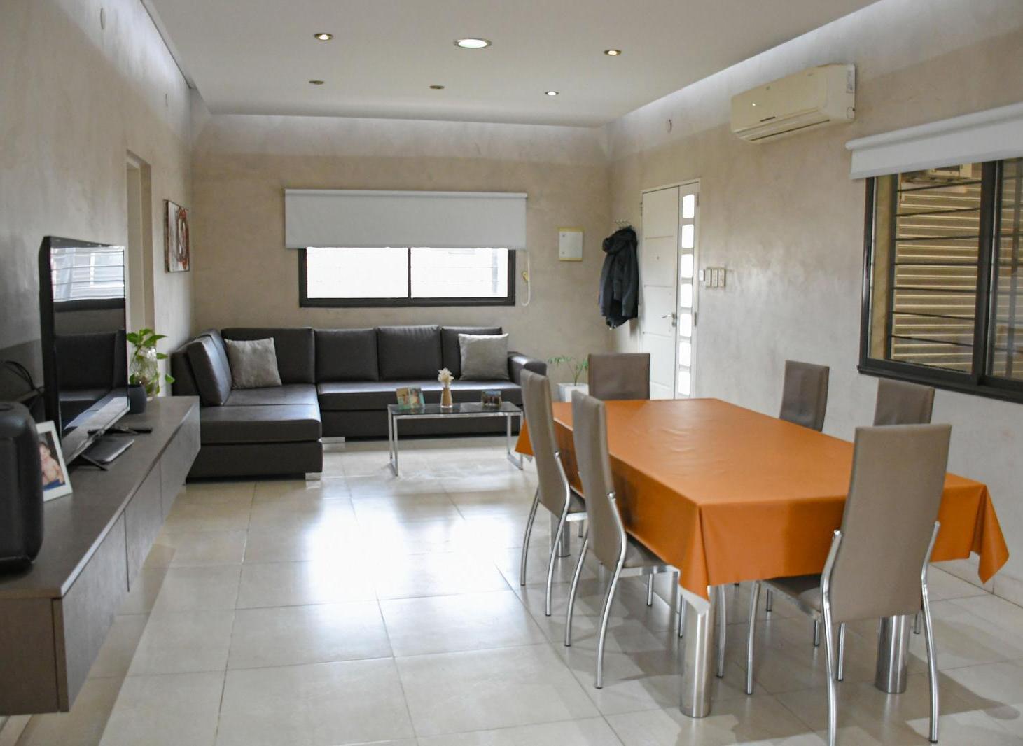 Foto de Casa en Venta de 4 ambientes y Pileta en Tierra de Sueños Alvear, imagen 2