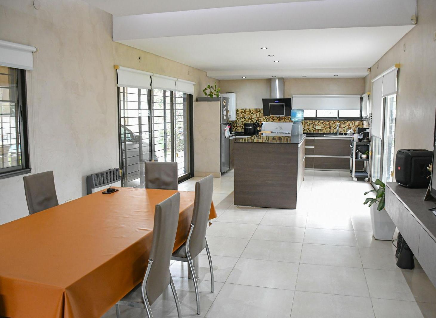 Foto de Casa en Venta de 4 ambientes y Pileta en Tierra de Sueños Alvear, imagen 3