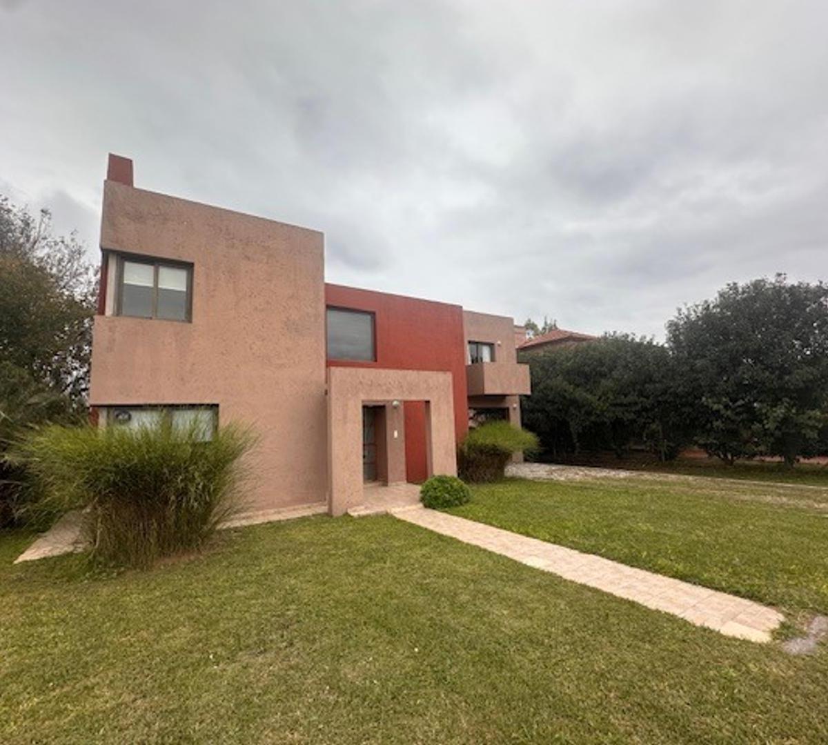 Casa en Venta Los Arboles Valle Escondido jardín pileta