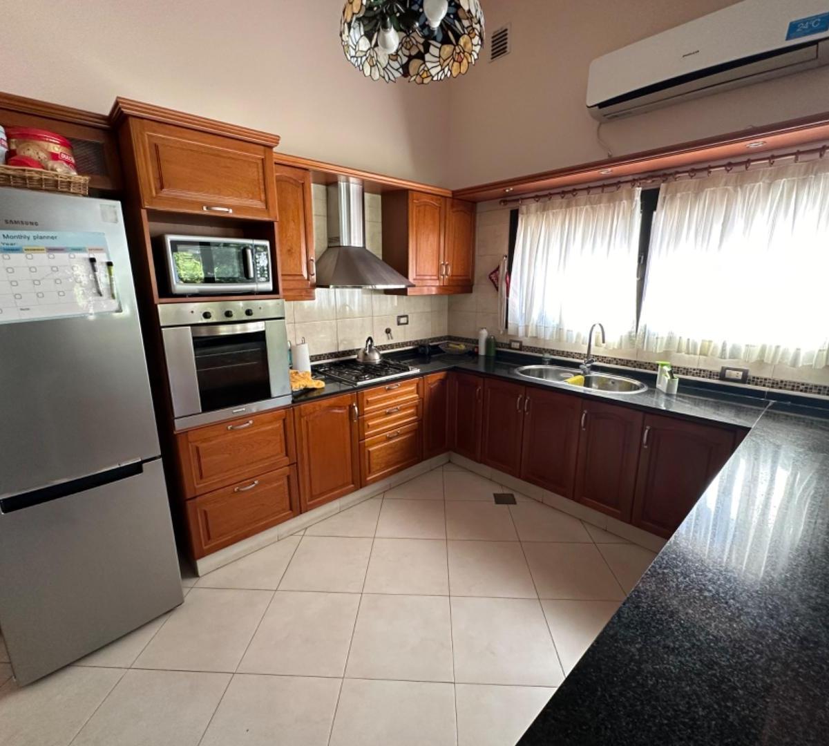 Casa en Venta de Categoria en Los Algarrobos 4