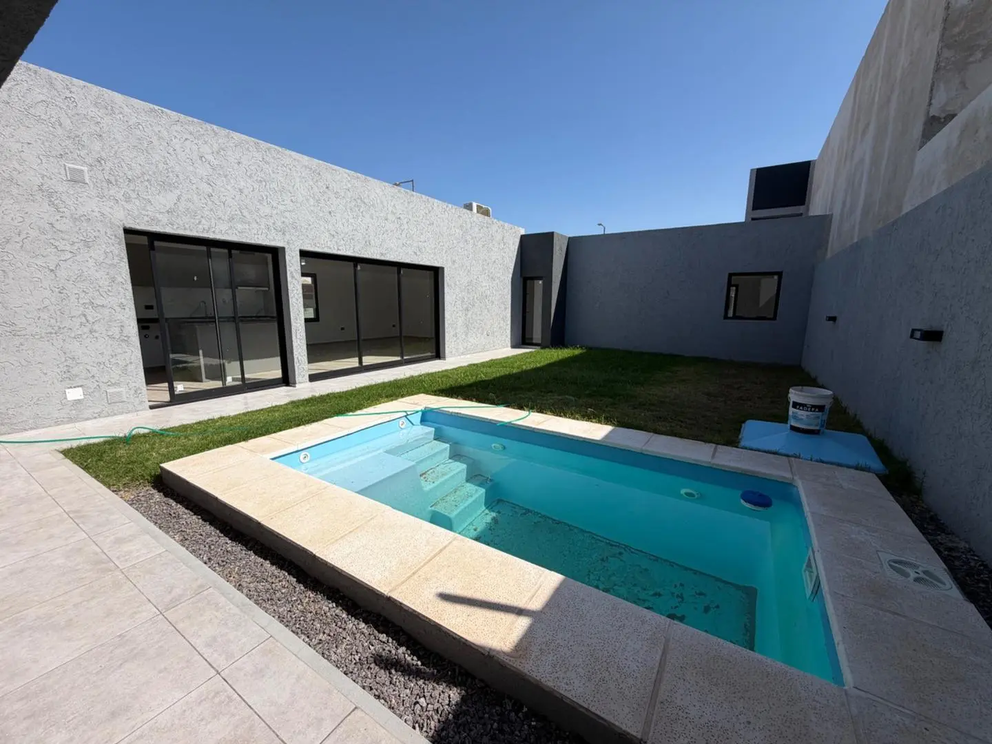 Casa a estrenar en venta Mansos del Sur planta baja 5