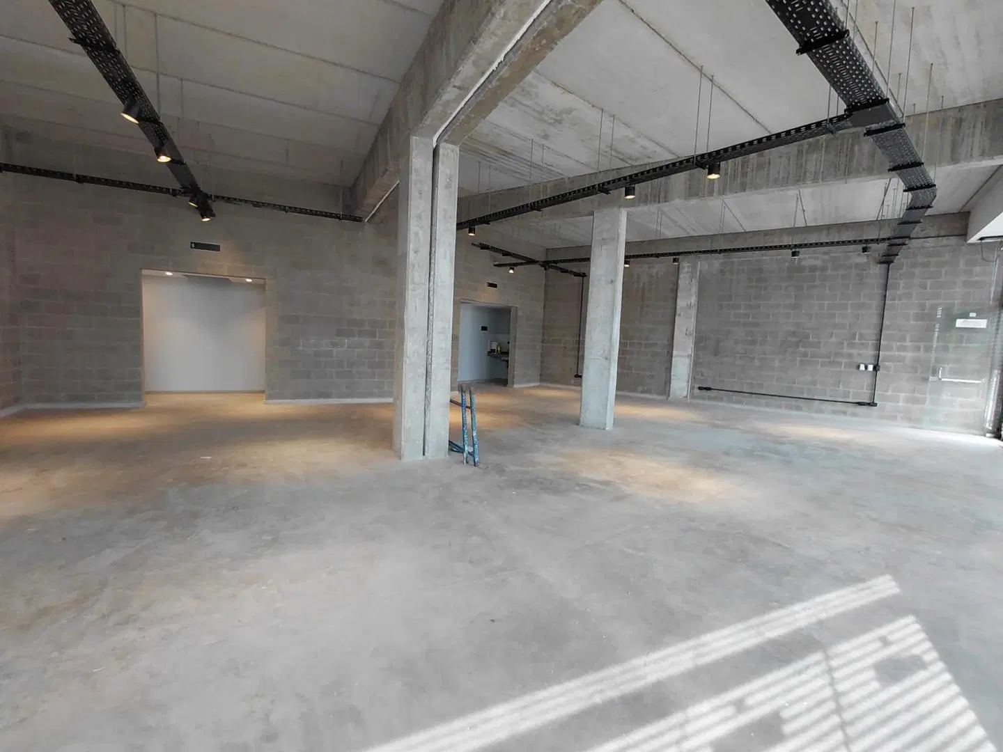 Local comercial camino 60 cuadras 2